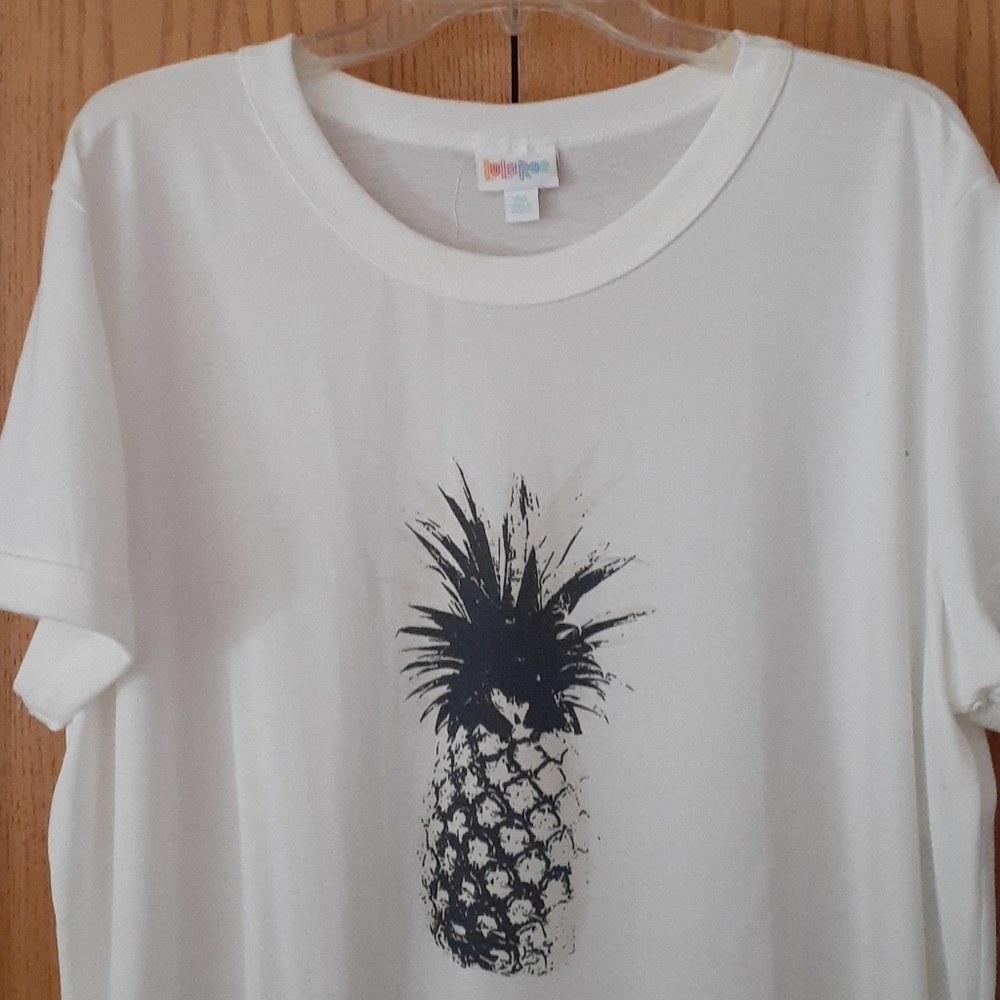 Lularoe Liv t-shirts